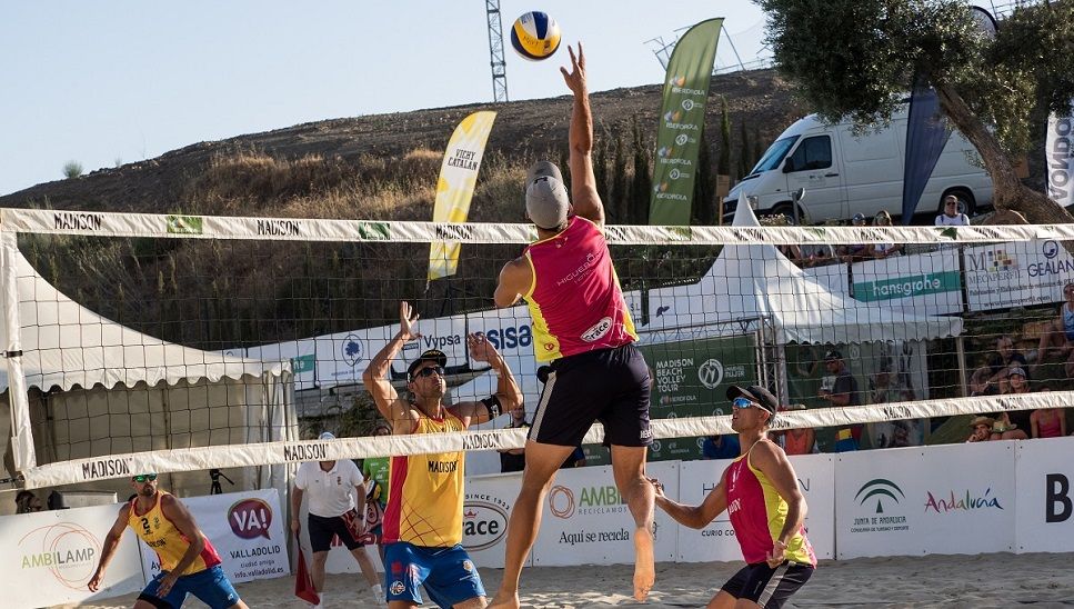Descubre los equipos y jugadores destacados en el apasionante mundo del voleibol playa