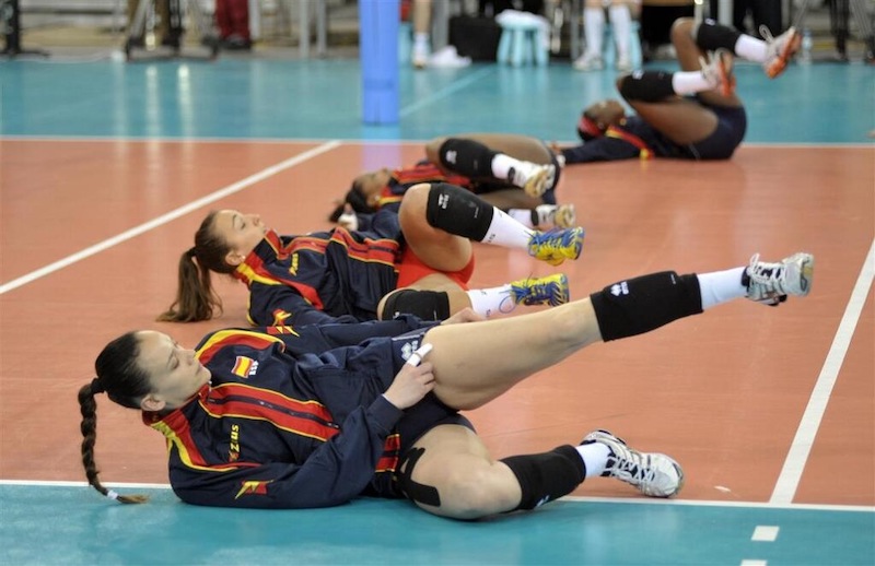 ¿Cómo realizar un adecuado calentamiento para un partido de voleibol?