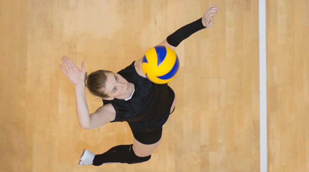 ¿Cuáles son las claves para un saque exitoso en el voleibol?