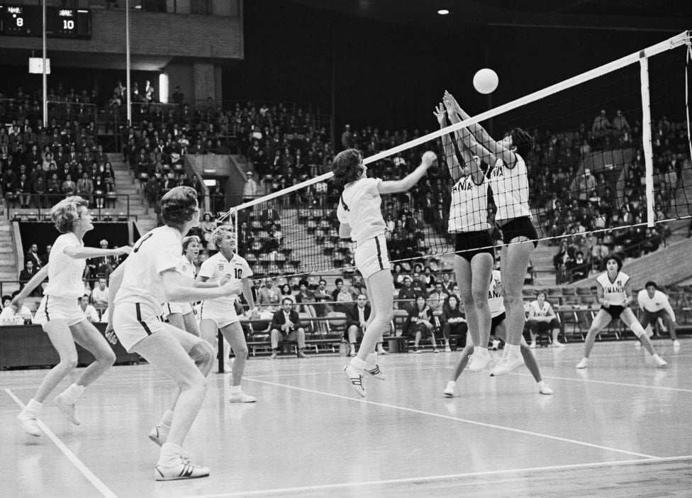 ¿Cuándo se introdujo el voleibol como deporte olímpico?