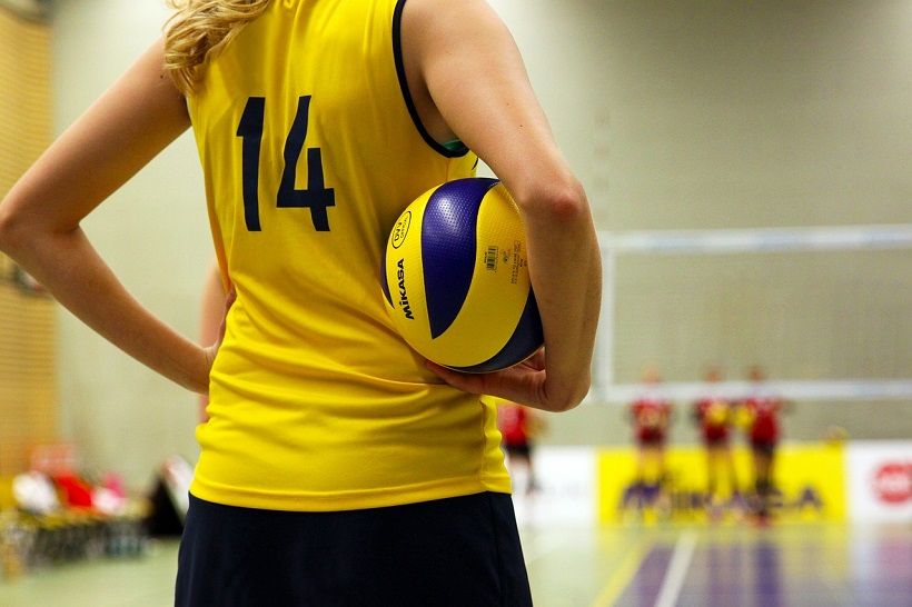 ¿Qué material es indispensable para practicar voleibol?